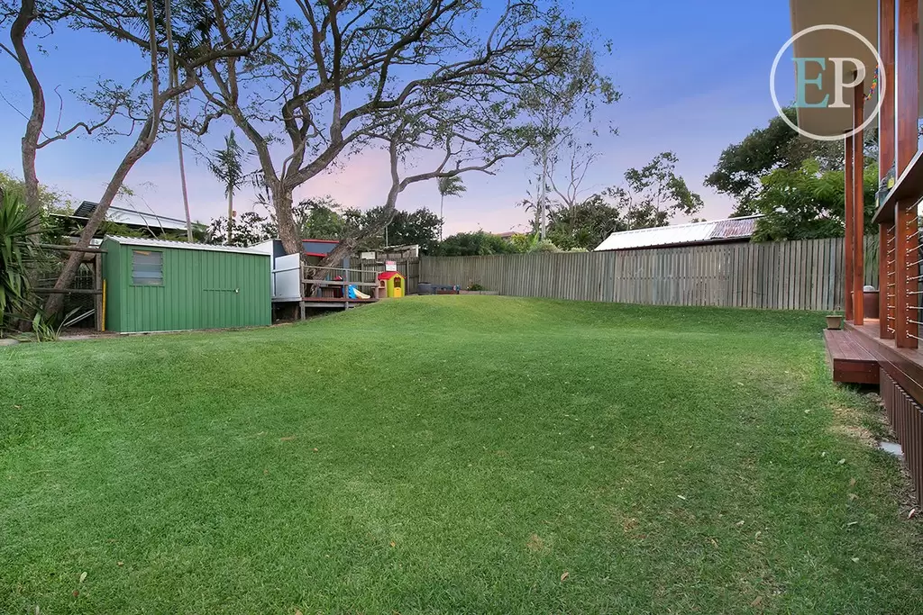 260 Kitchener Road, Stafford Heights Sold by Queensland Sotheby's International Realty - image 1