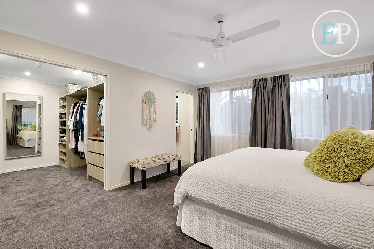 260 Kitchener Road, Stafford Heights Sold by Queensland Sotheby's International Realty - image 1