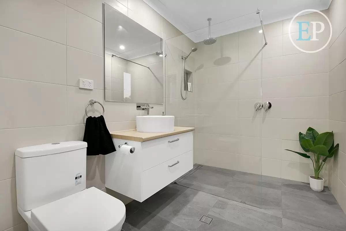260 Kitchener Road, Stafford Heights Sold by Queensland Sotheby's International Realty - image 1