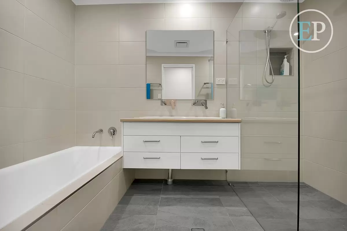 260 Kitchener Road, Stafford Heights Sold by Queensland Sotheby's International Realty - image 1