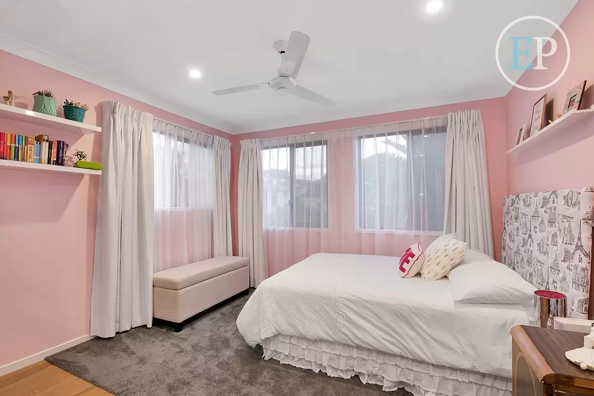 260 Kitchener Road, Stafford Heights Sold by Queensland Sotheby's International Realty - image 1
