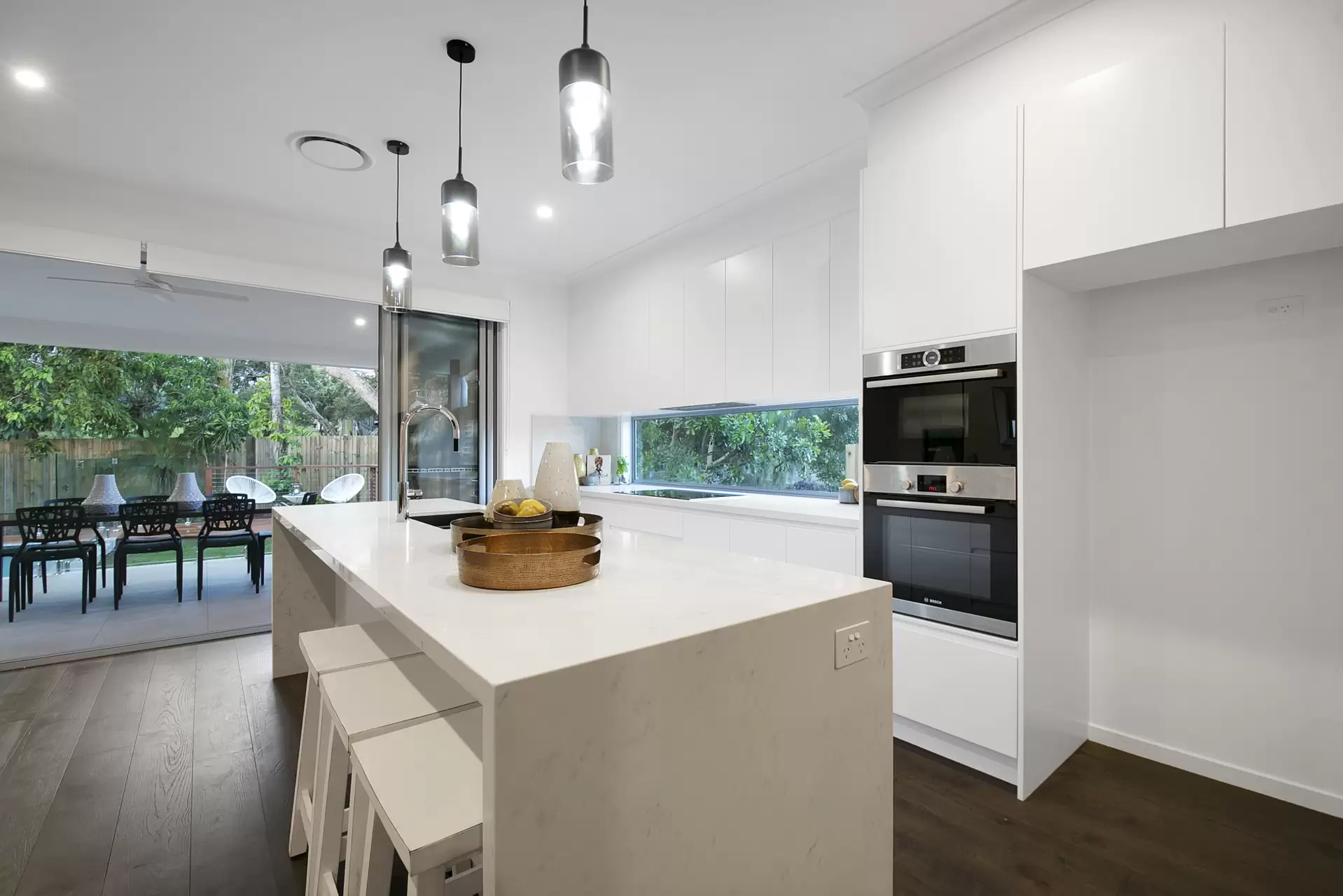 42 Melbourne Avenue, Camp Hill Sold by Queensland Sotheby's International Realty - image 1