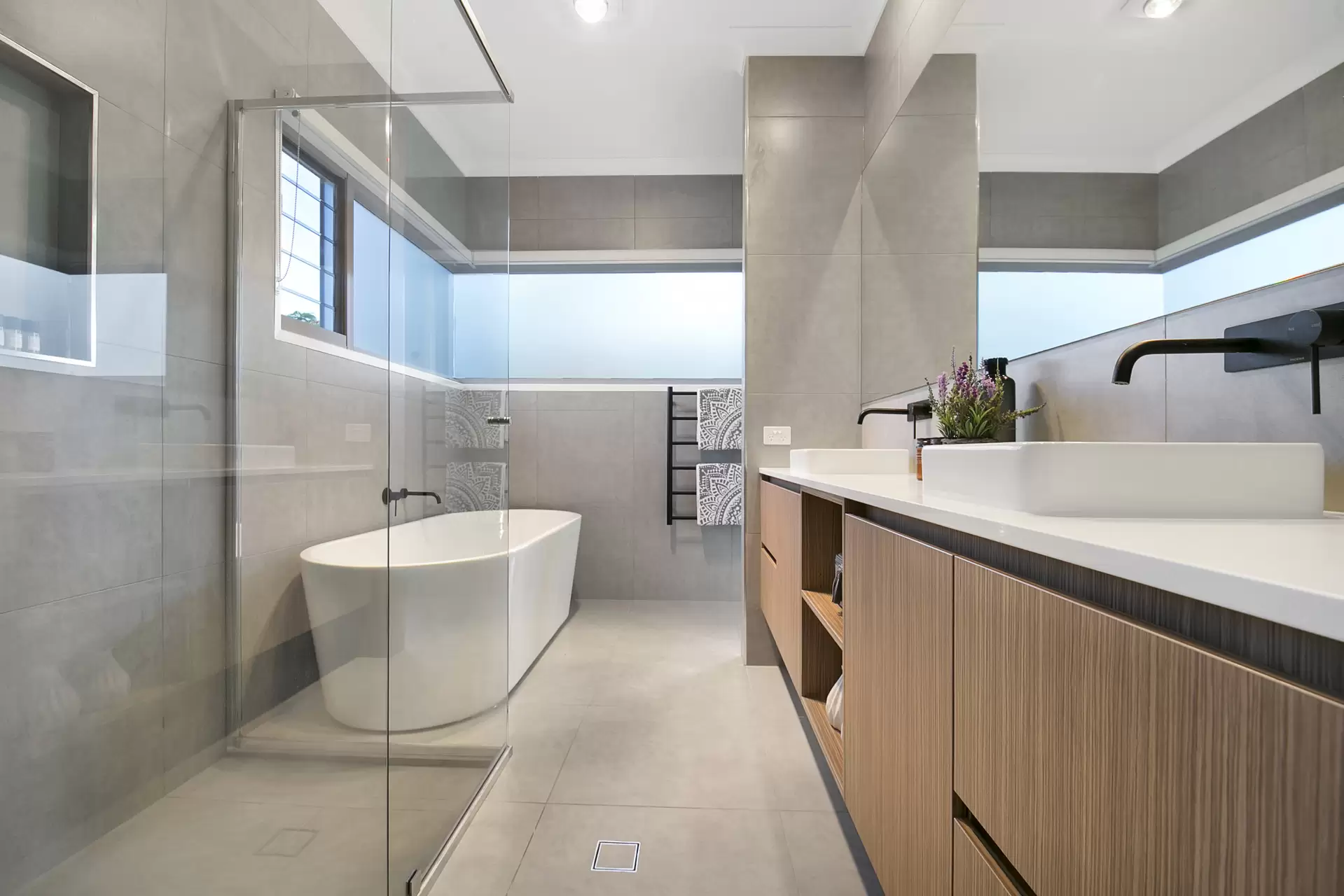 42 Melbourne Avenue, Camp Hill Sold by Queensland Sotheby's International Realty - image 1