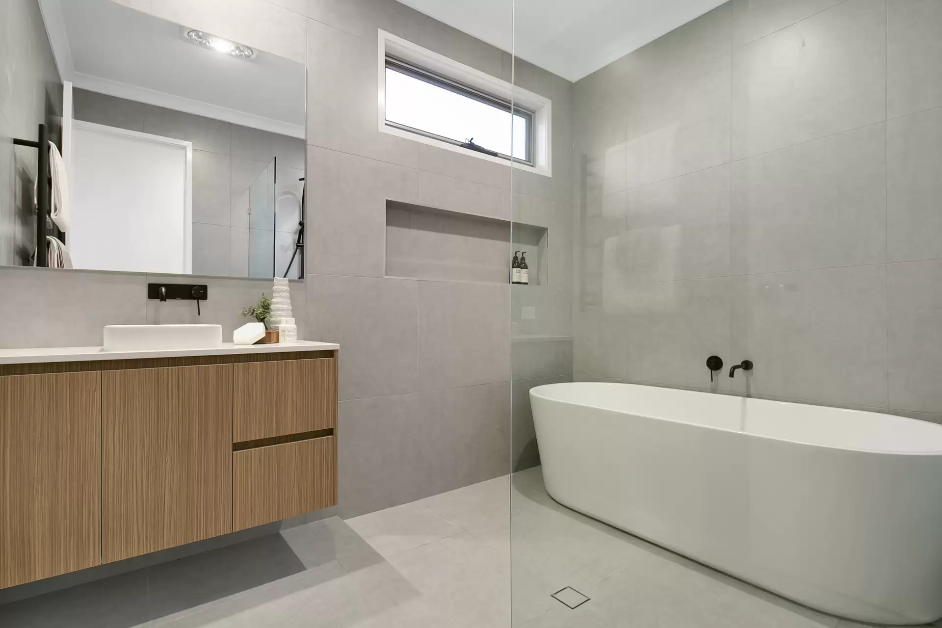 42 Melbourne Avenue, Camp Hill Sold by Queensland Sotheby's International Realty - image 1