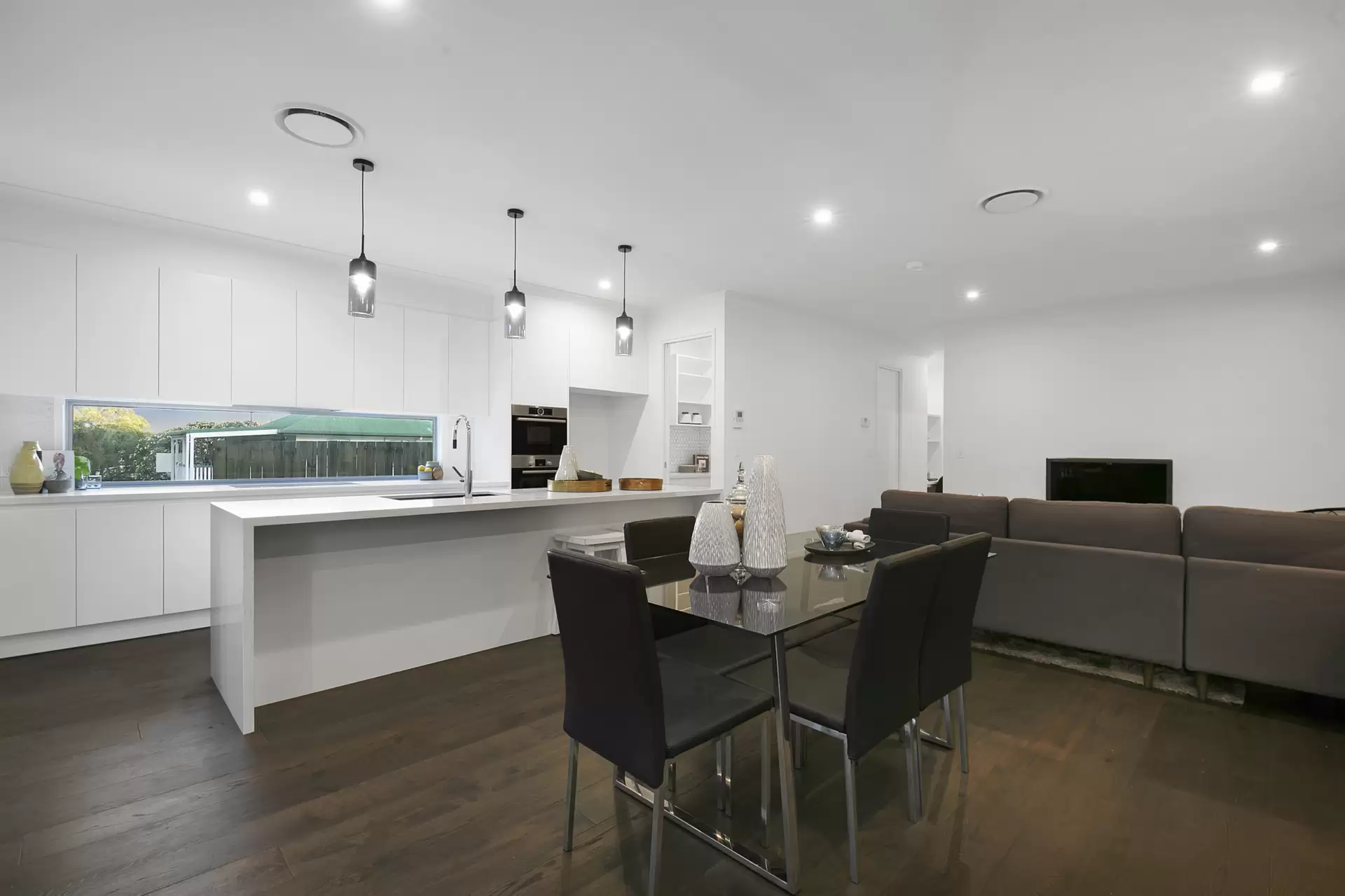 42 Melbourne Avenue, Camp Hill Sold by Queensland Sotheby's International Realty - image 1