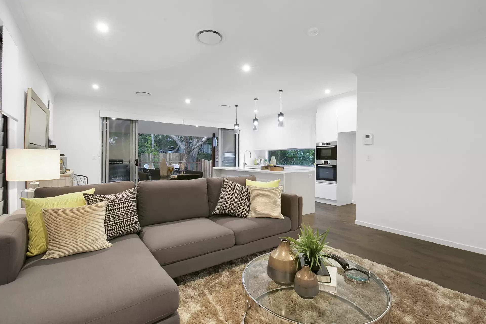 42 Melbourne Avenue, Camp Hill Sold by Queensland Sotheby's International Realty - image 1