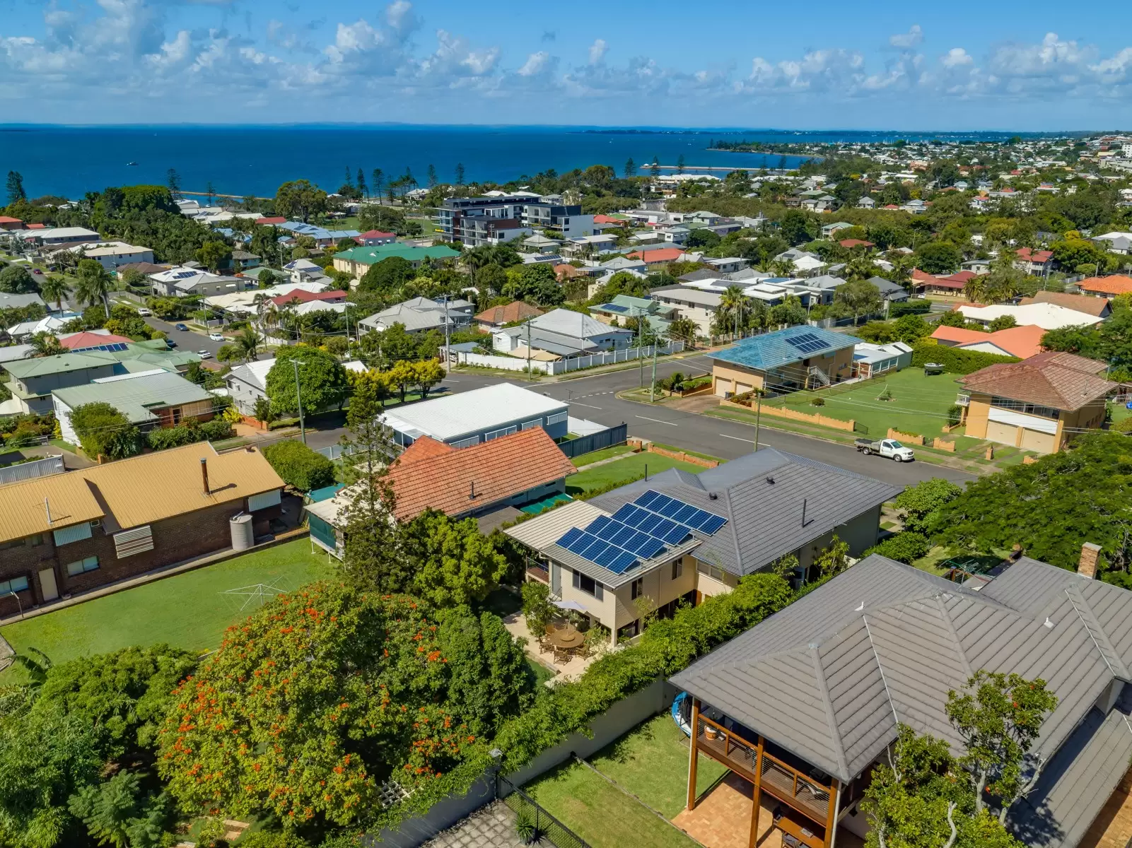 75 Alkoomie Street, Wynnum Sold by Queensland Sotheby's International Realty - image 1