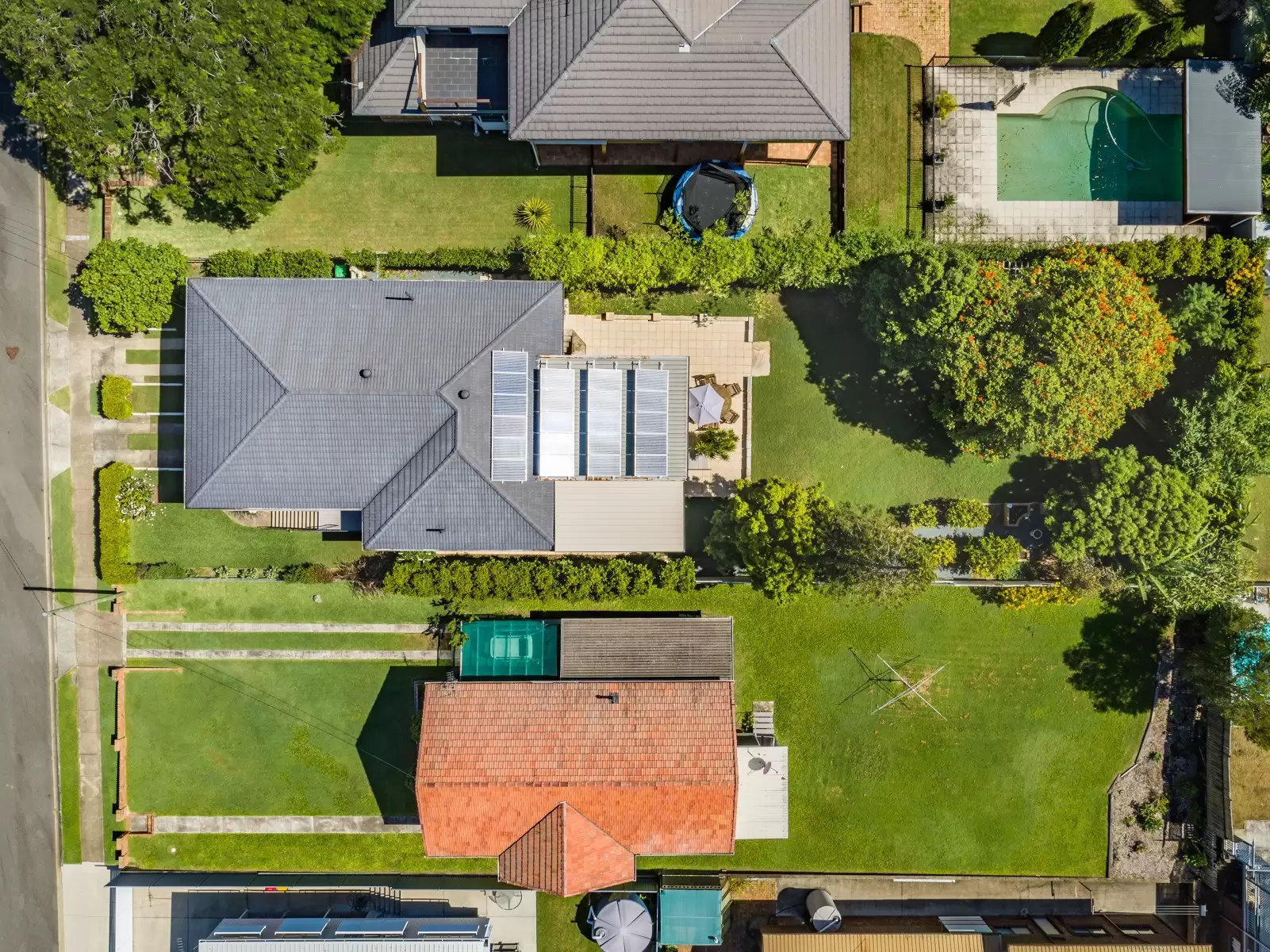 75 Alkoomie Street, Wynnum Sold by Queensland Sotheby's International Realty - image 1