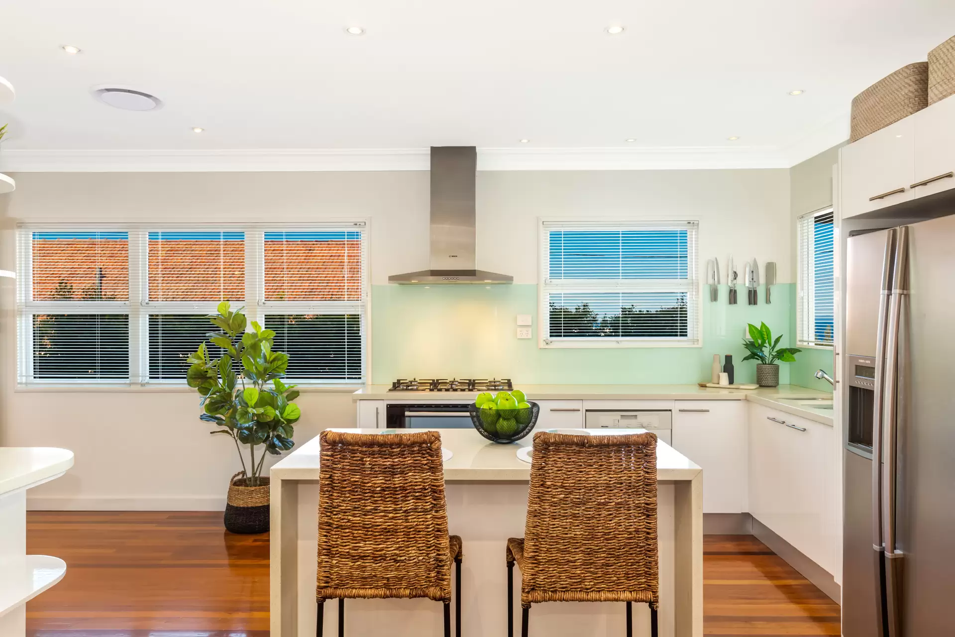 75 Alkoomie Street, Wynnum Sold by Queensland Sotheby's International Realty - image 1