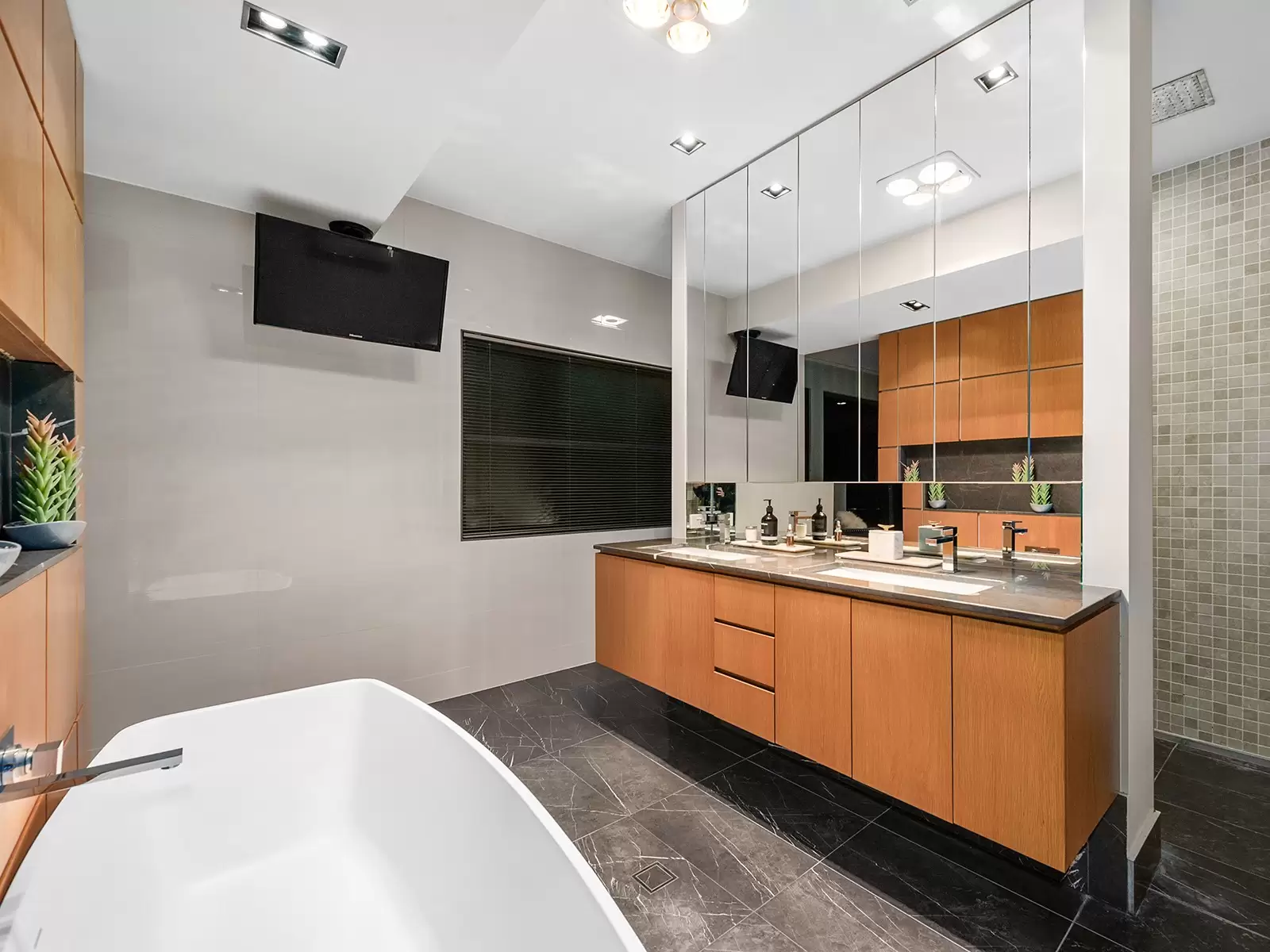 91 Elliott Street, Hawthorne Sold by Queensland Sotheby's International Realty - image 1