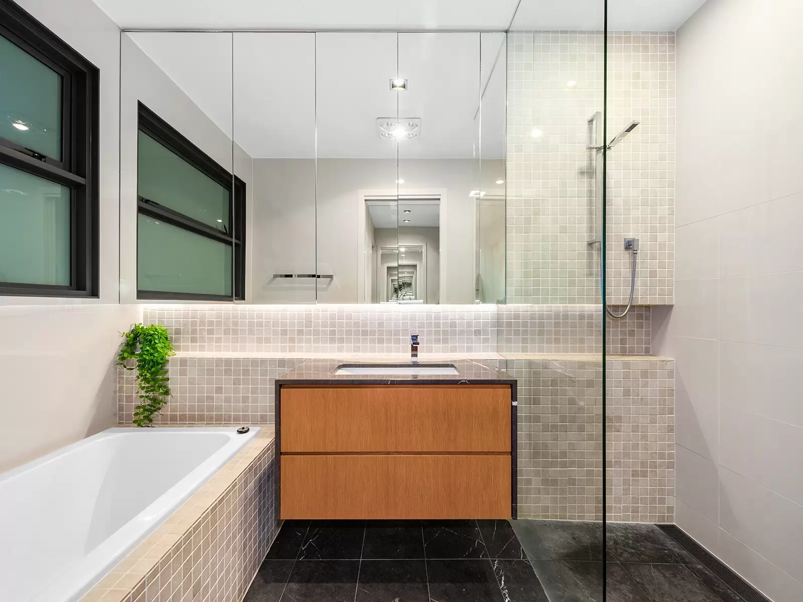 91 Elliott Street, Hawthorne Sold by Queensland Sotheby's International Realty - image 1