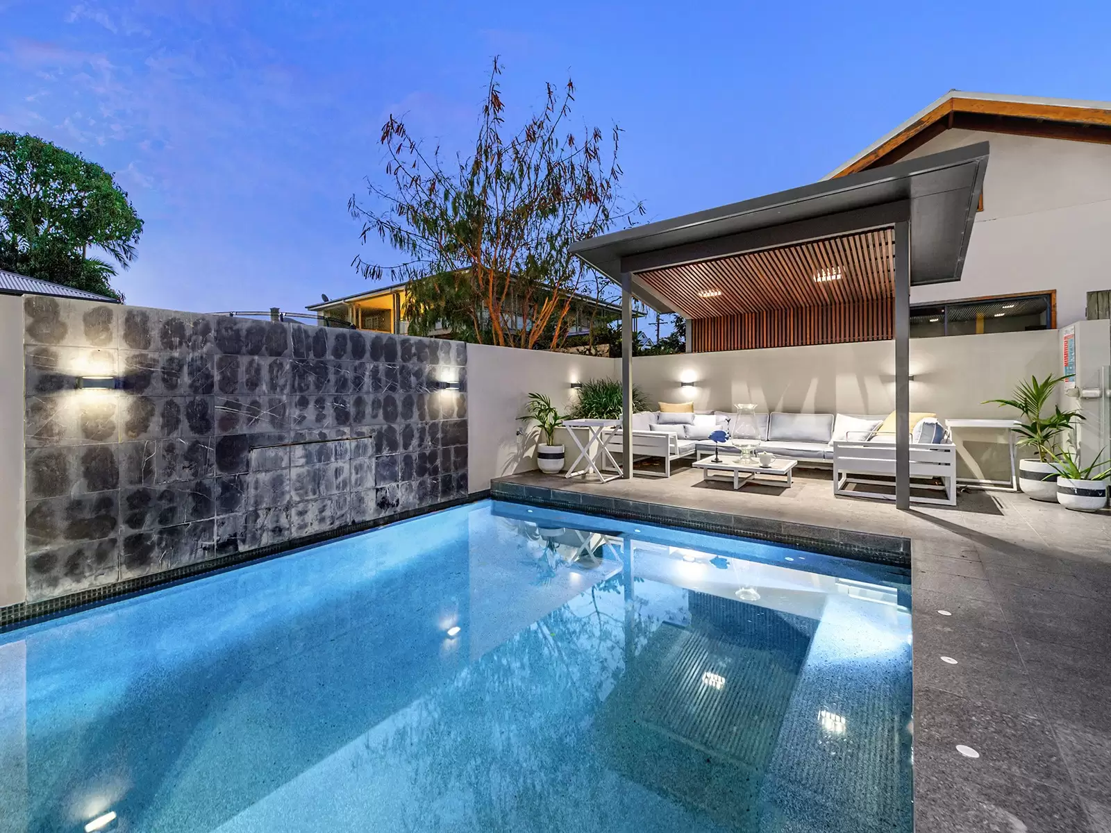 91 Elliott Street, Hawthorne Sold by Queensland Sotheby's International Realty - image 1