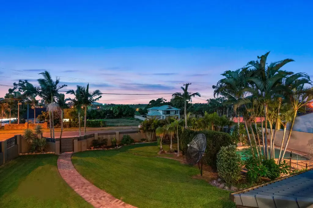 7 Penson Street, Stretton Sold by Queensland Sotheby's International Realty - image 1
