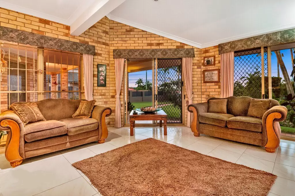 7 Penson Street, Stretton Sold by  - image 1