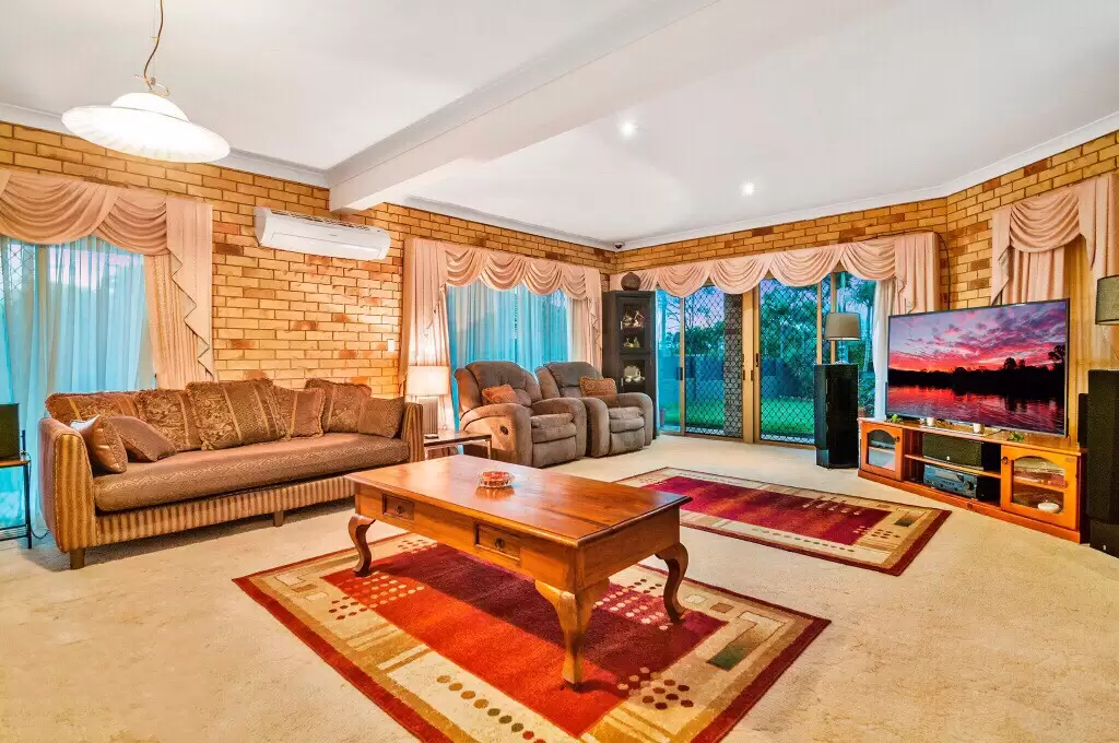 7 Penson Street, Stretton Sold by Queensland Sotheby's International Realty - image 1