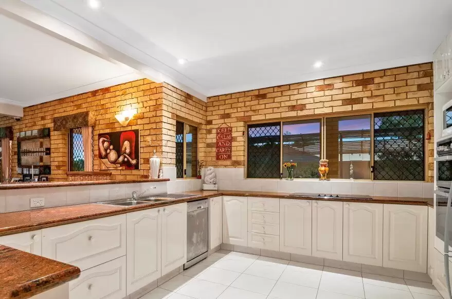 7 Penson Street, Stretton Sold by  - image 1