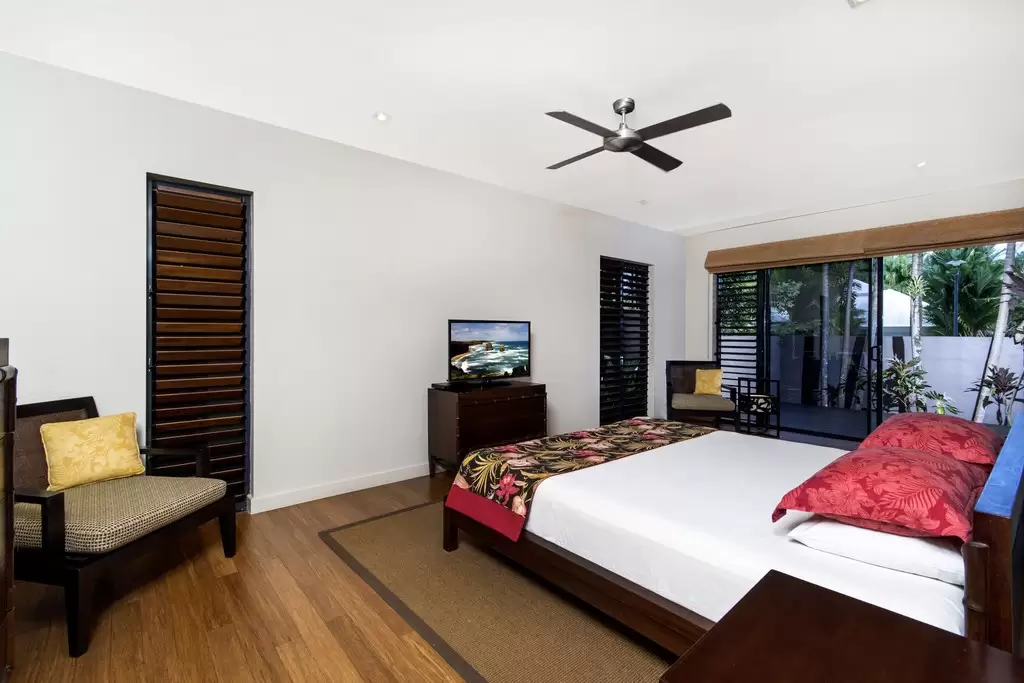 35 Beachfront Mirage Drive, Port Douglas Sold by Queensland Sotheby's International Realty - image 1