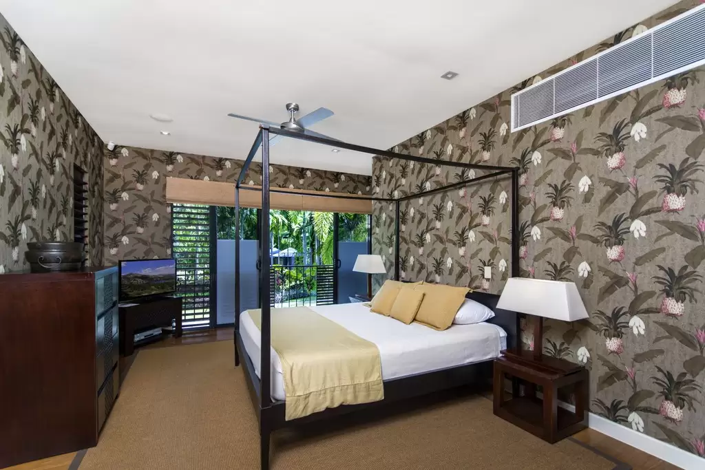 35 Beachfront Mirage Drive, Port Douglas Sold by Queensland Sotheby's International Realty - image 1