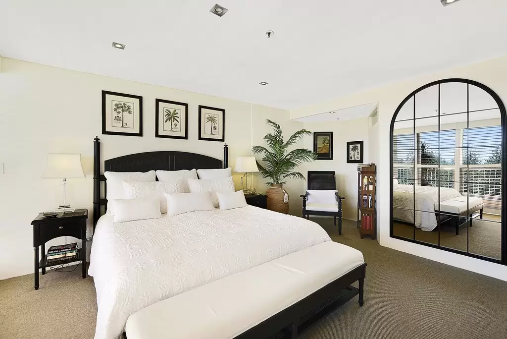 802/1 Peak Avenue, Main Beach Sold by Queensland Sotheby's International Realty - image 1
