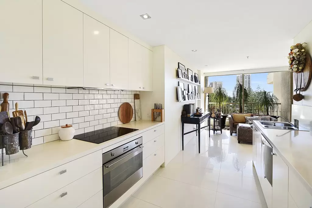 802/1 Peak Avenue, Main Beach Sold by Queensland Sotheby's International Realty - image 1