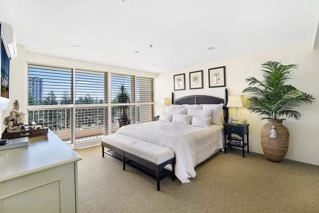 802/1 Peak Avenue, Main Beach Sold by Queensland Sotheby's International Realty - image 1