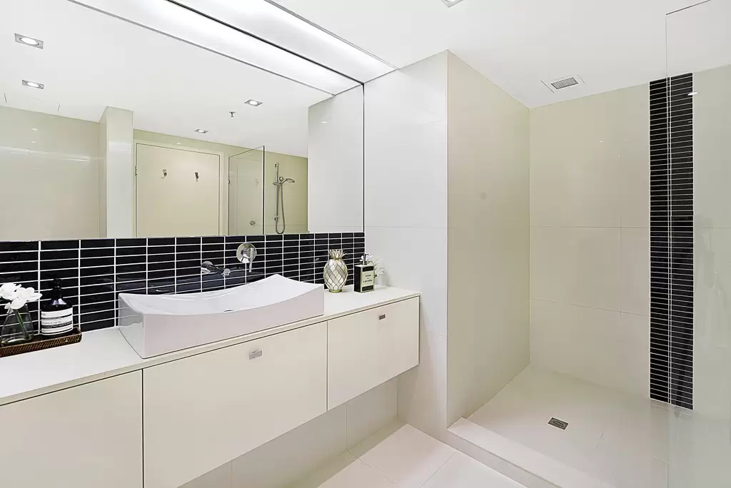 802/1 Peak Avenue, Main Beach Sold by Queensland Sotheby's International Realty - image 1