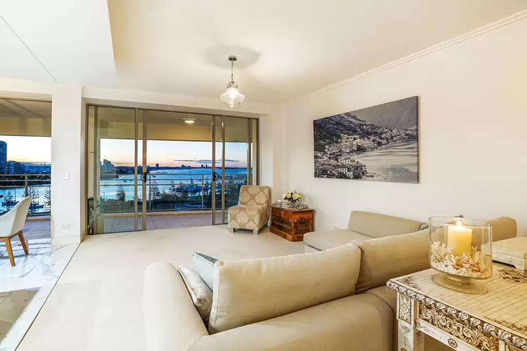 2113/1 Lennie Avenue, Main Beach Sold by  - image 1