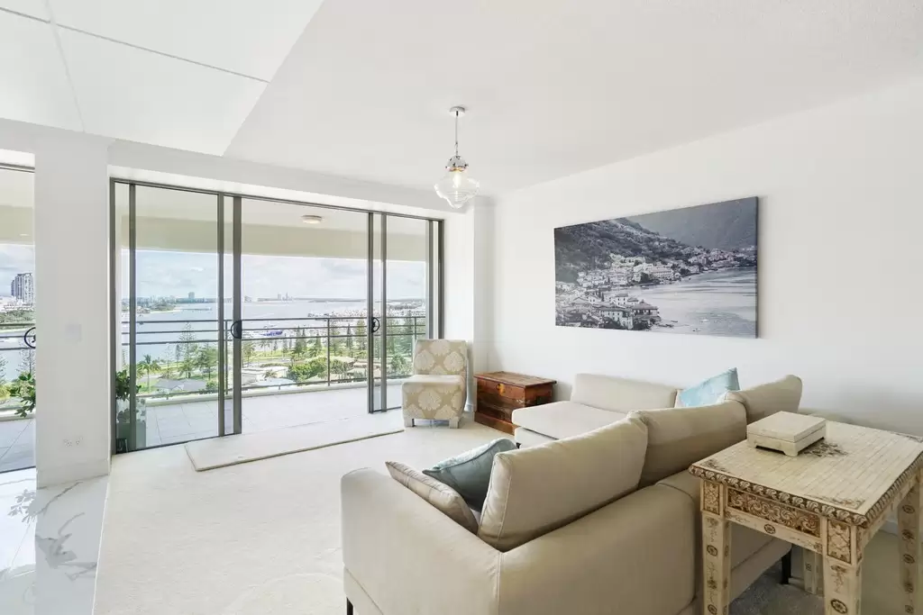 2113/1 Lennie Avenue, Main Beach Sold by  - image 1