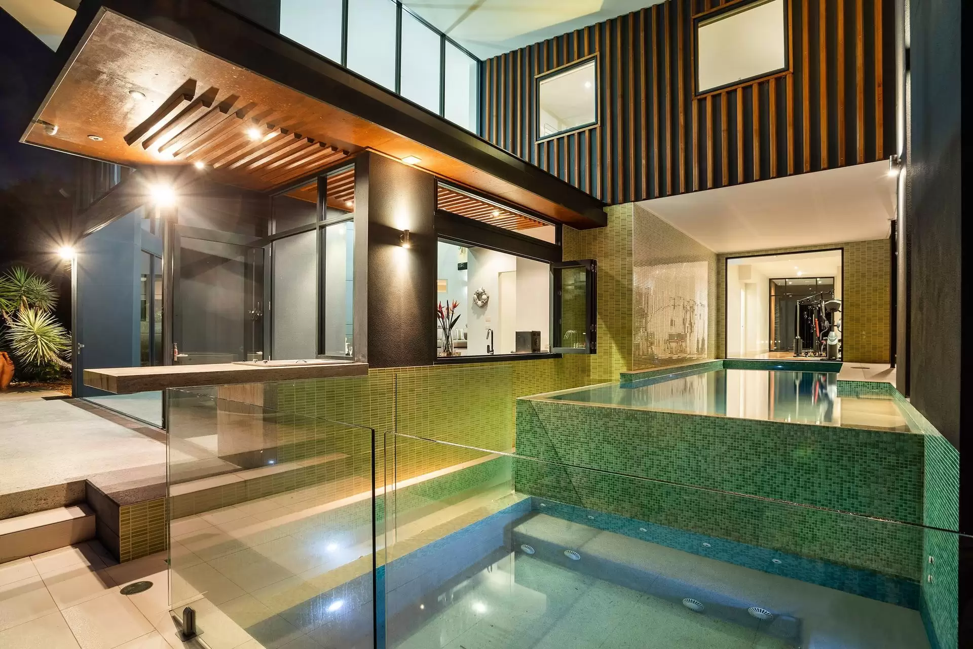 21 Casuarina Court, South Stradbroke Sold by Queensland Sotheby's International Realty - image 1