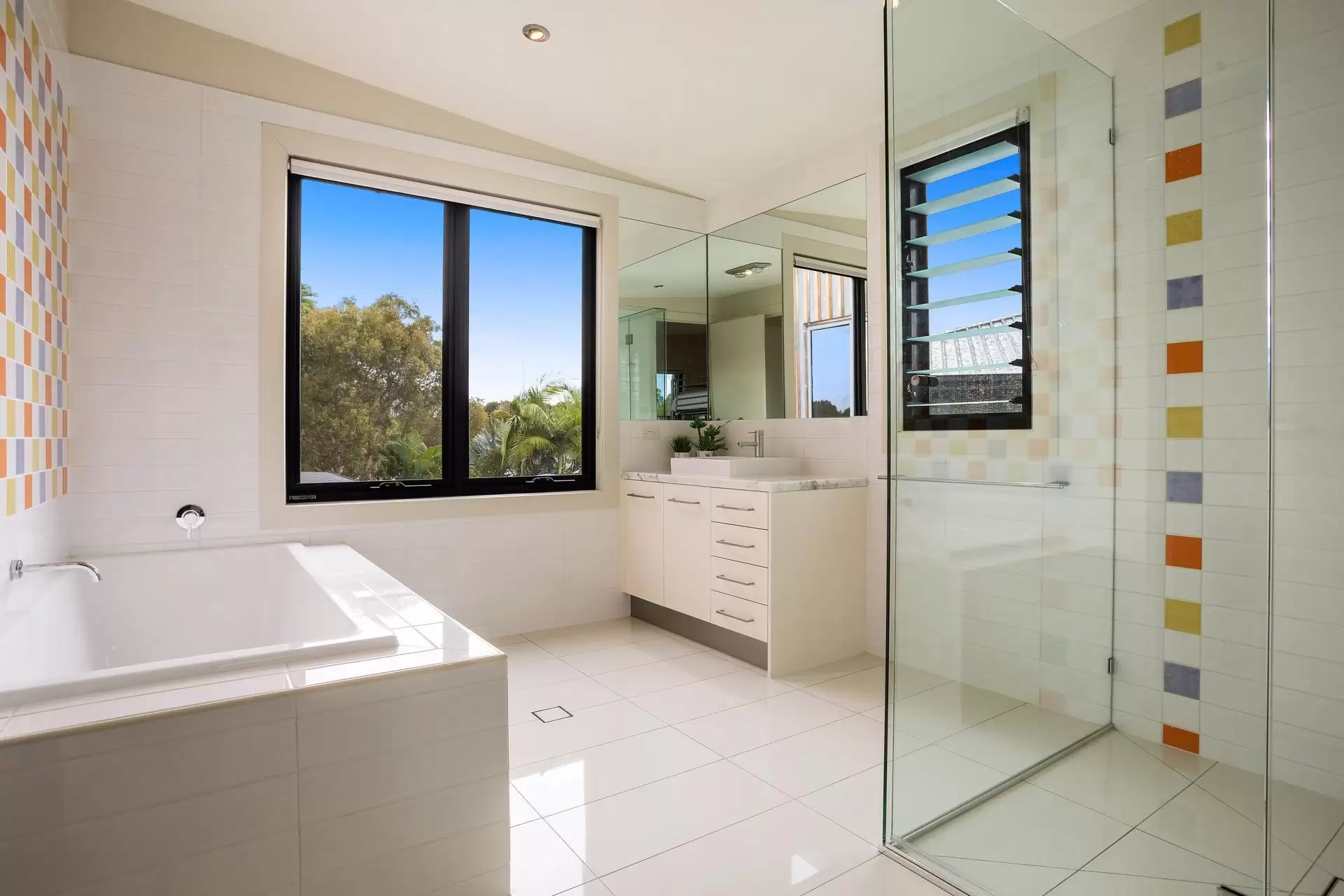 21 Casuarina Court, South Stradbroke Sold by Queensland Sotheby's International Realty - image 1
