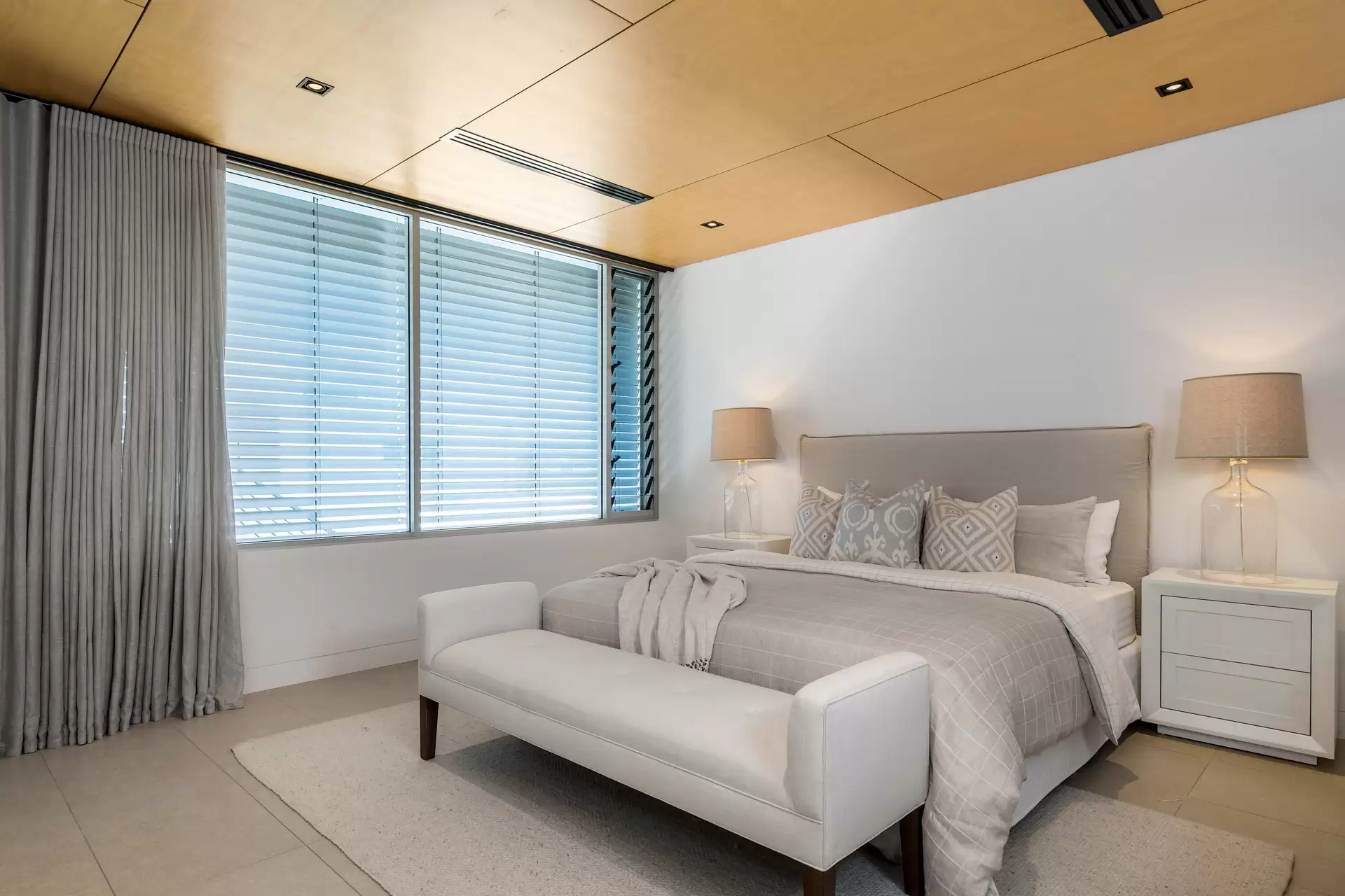 302 Woodroffe Avenue, Main Beach Sold by Queensland Sotheby's International Realty - image 1