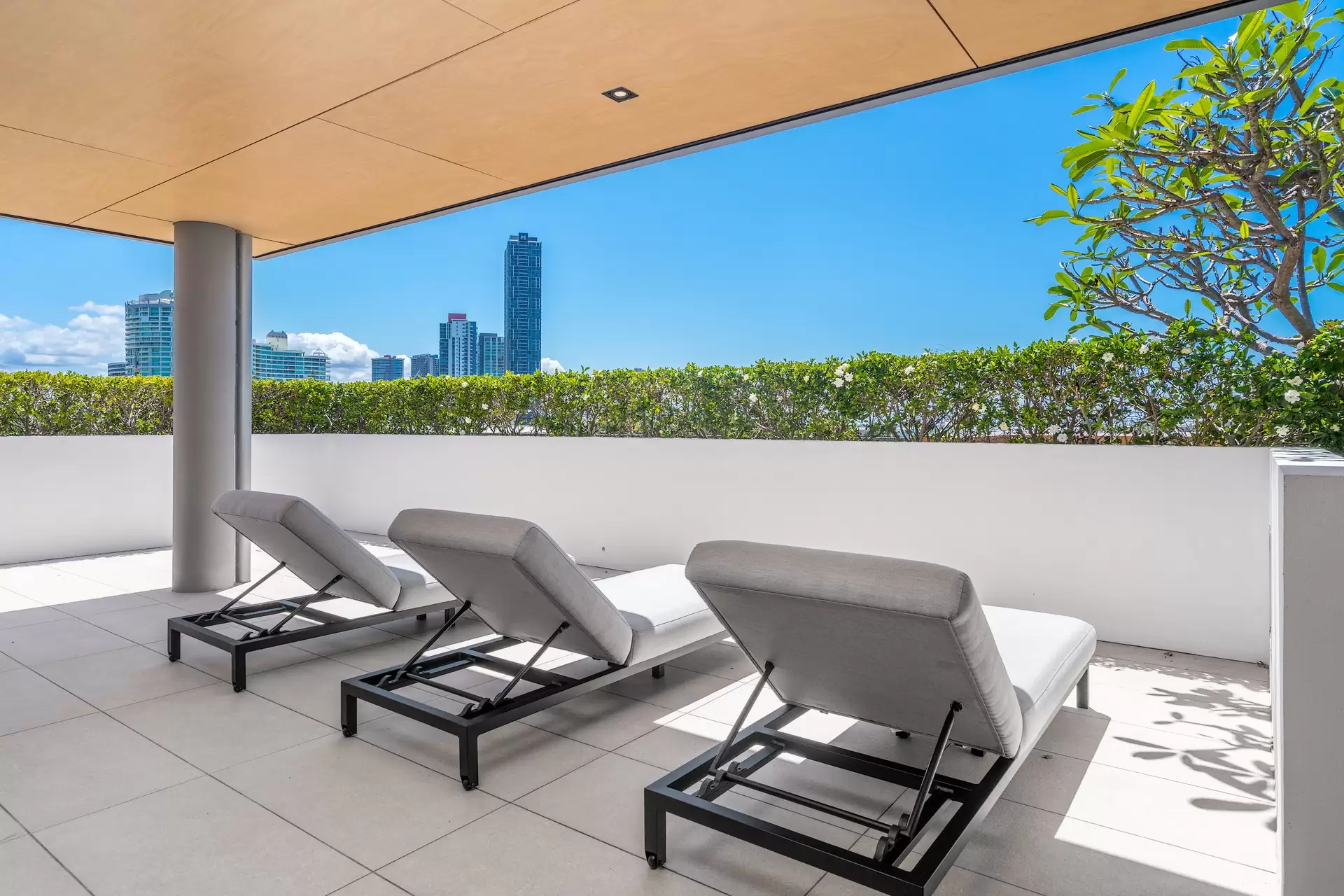 302 Woodroffe Avenue, Main Beach Sold by Queensland Sotheby's International Realty - image 1