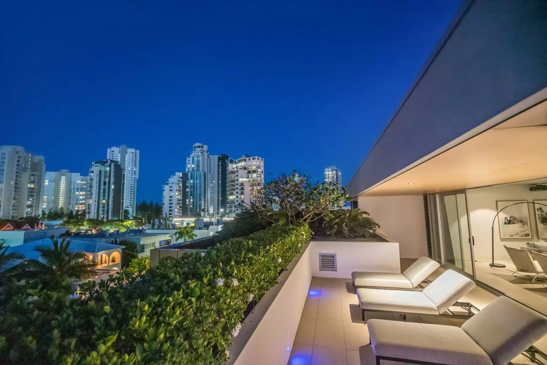302 Woodroffe Avenue, Main Beach Sold by Queensland Sotheby's International Realty - image 1