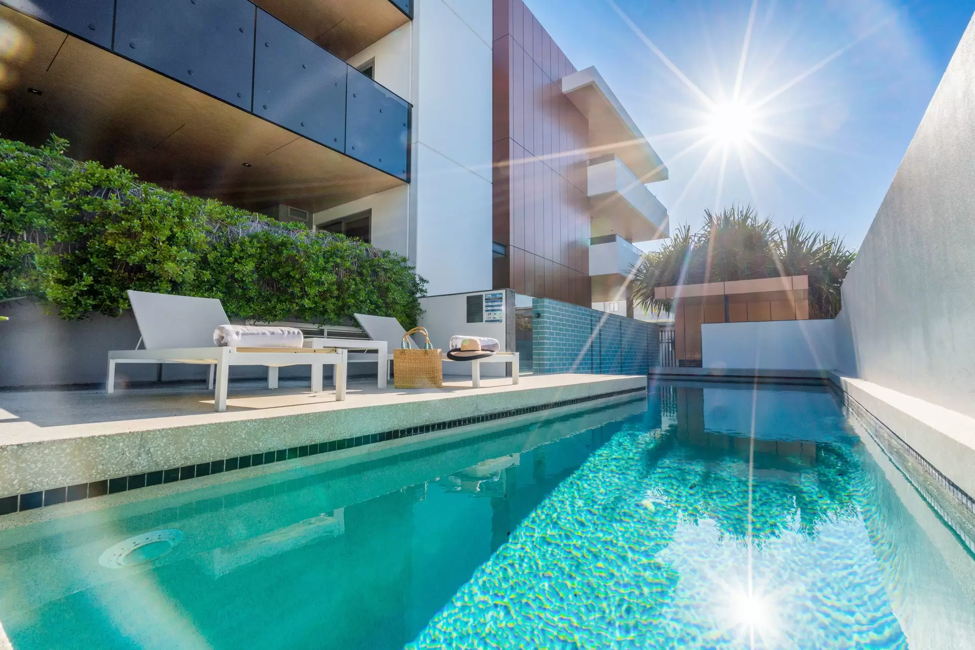 302 Woodroffe Avenue, Main Beach Sold by Queensland Sotheby's International Realty - image 1