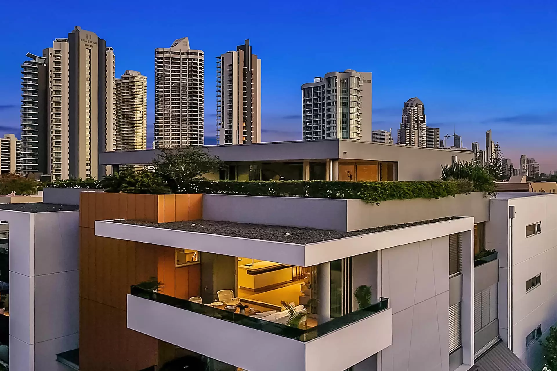 302 Woodroffe Avenue, Main Beach Sold by Queensland Sotheby's International Realty - image 1