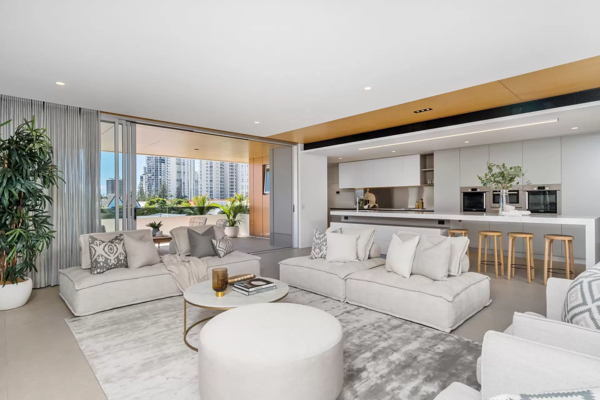 302 Woodroffe Avenue, Main Beach Sold by Queensland Sotheby's International Realty - image 1