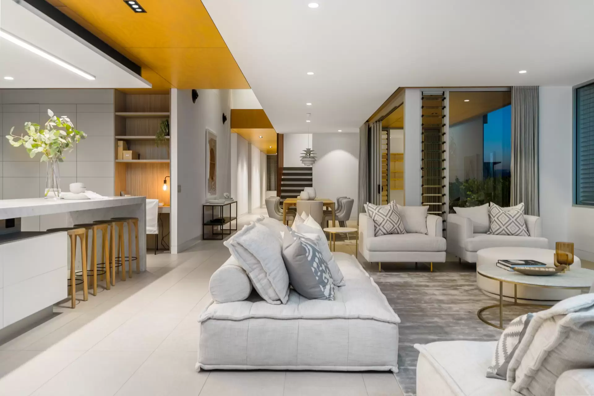 302 Woodroffe Avenue, Main Beach Sold by Queensland Sotheby's International Realty - image 1