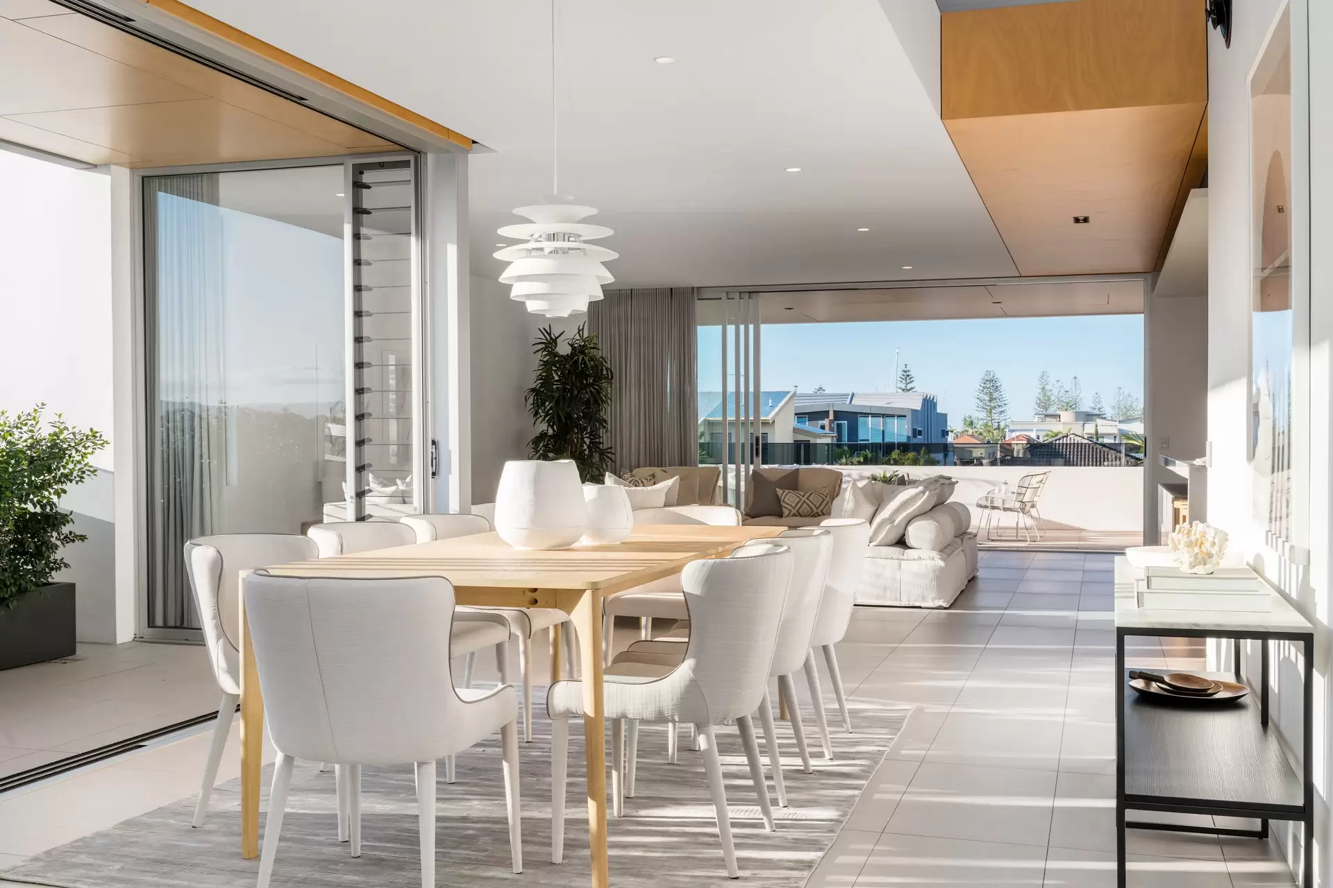 302 Woodroffe Avenue, Main Beach Sold by Queensland Sotheby's International Realty - image 1