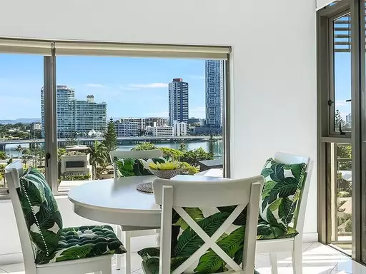 2061/1 Lennie Avenue, Main Beach Sold by 