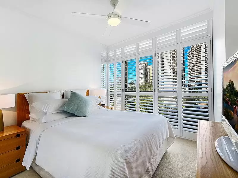 2061/1 Lennie Avenue, Main Beach Sold by  - image 1