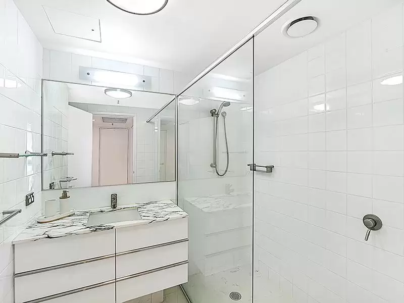 2061/1 Lennie Avenue, Main Beach Sold by  - image 1