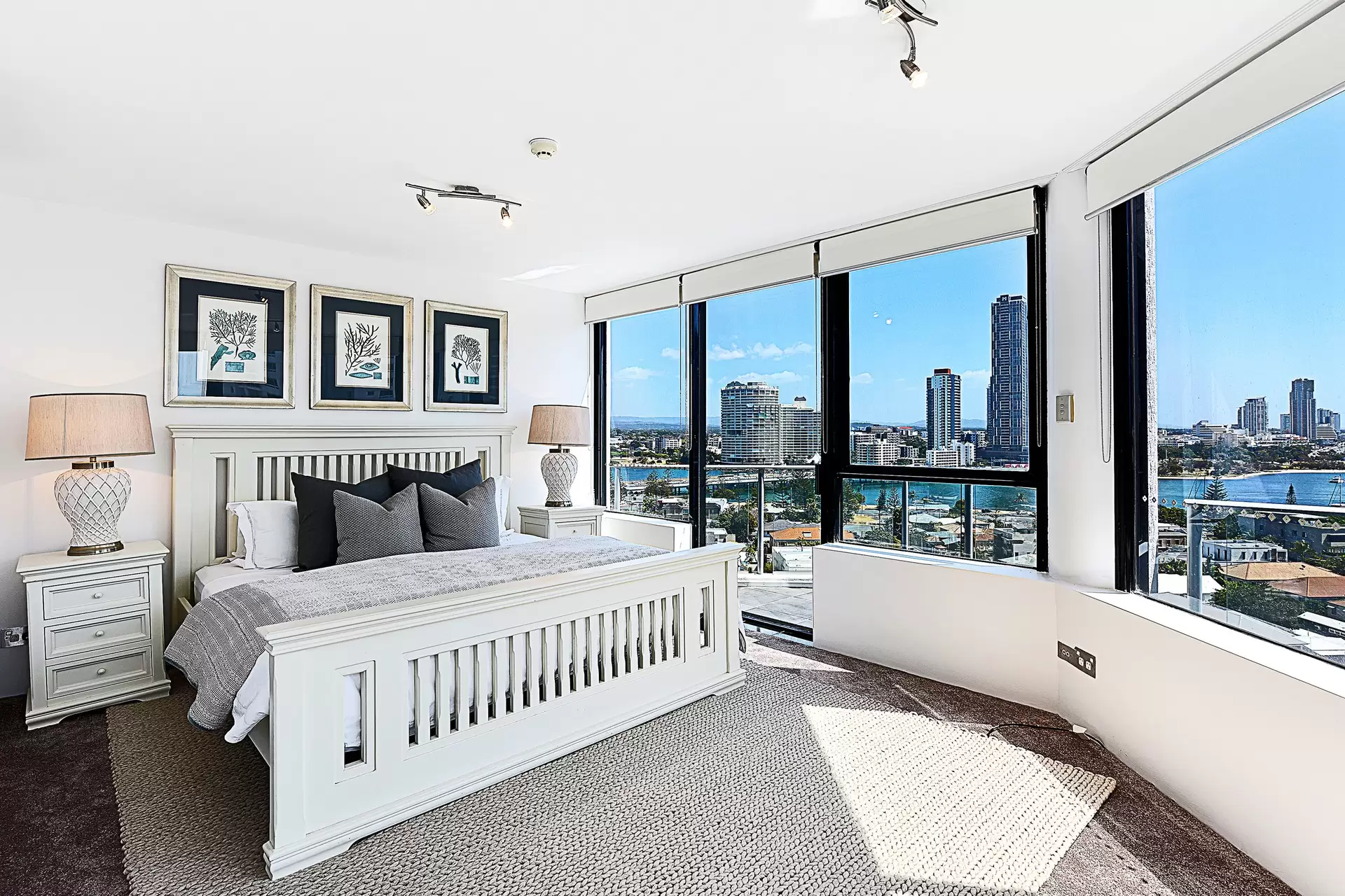 14/19 Peak Avenue, Main Beach Sold by  - image 1