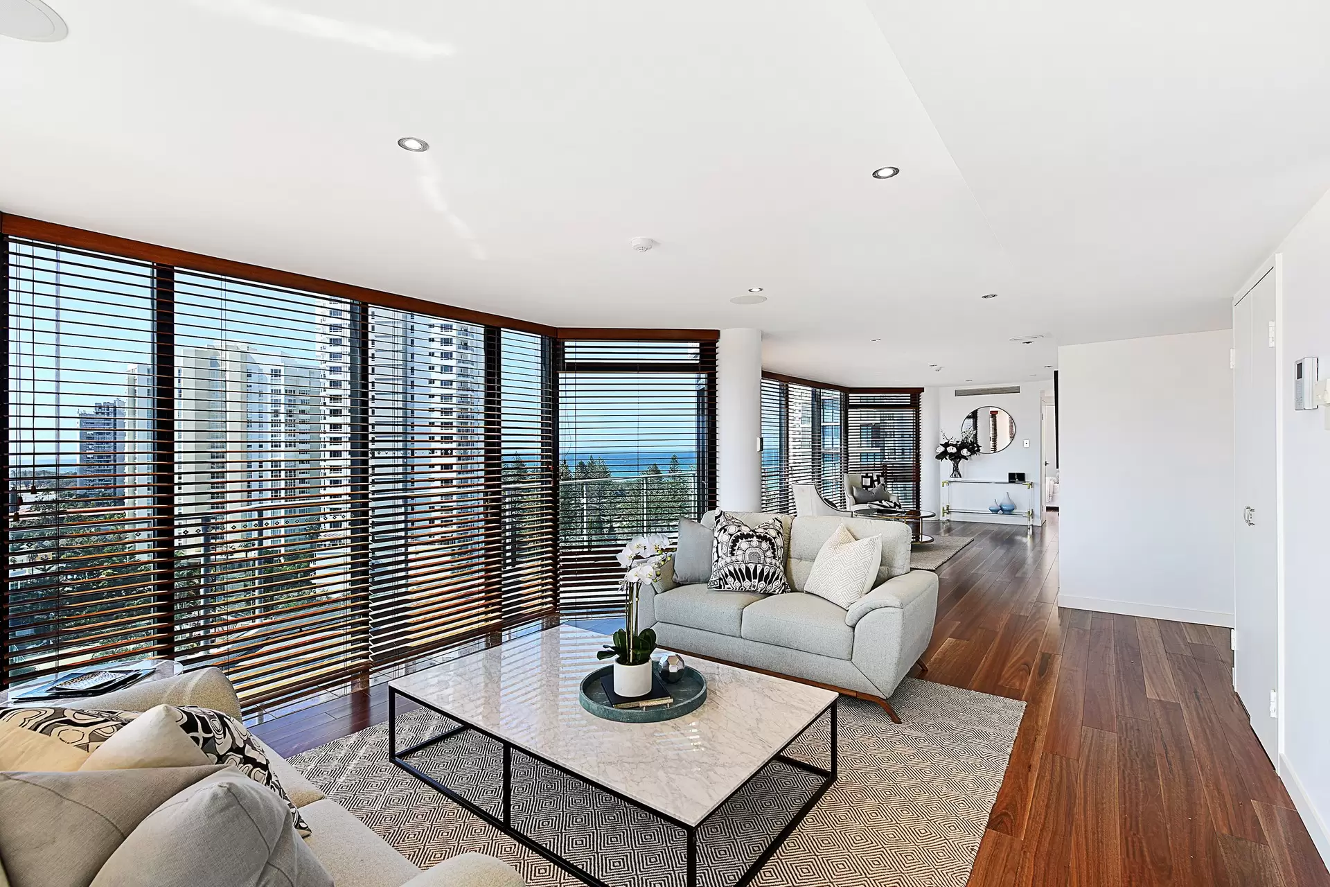 14/19 Peak Avenue, Main Beach Sold by  - image 1
