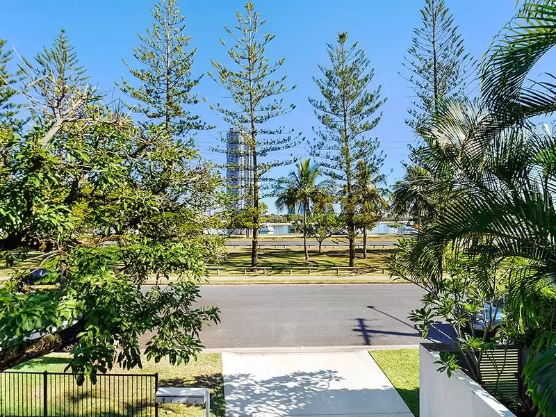 1/47 Rankin Parade, Main Beach Leased by  - image 1