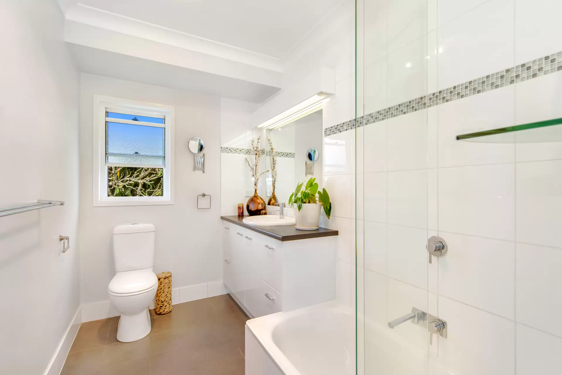 11 Waterview Avenue, Wynnum Sold by Queensland Sotheby's International Realty - image 1