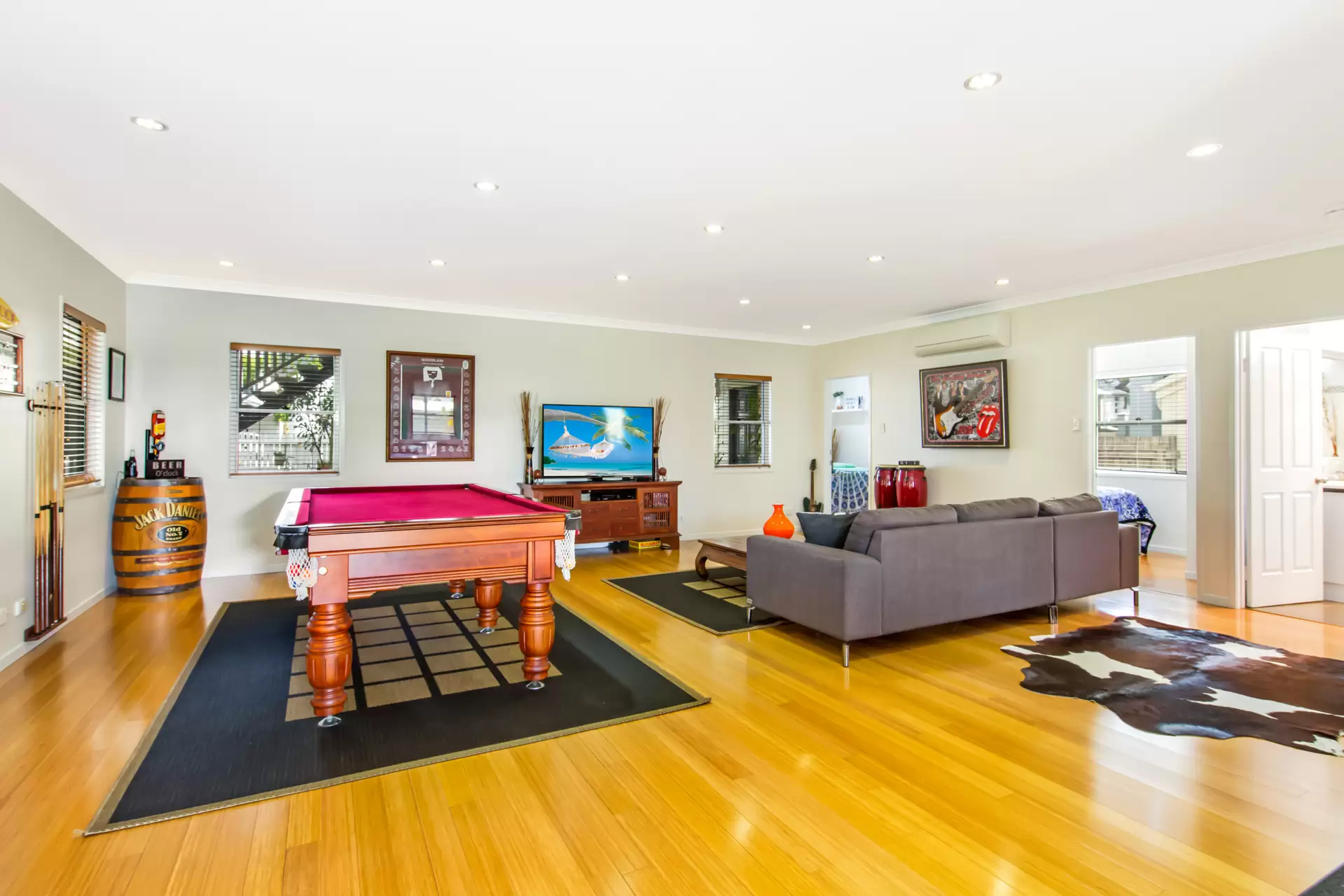 11 Waterview Avenue, Wynnum Sold by Queensland Sotheby's International Realty - image 1