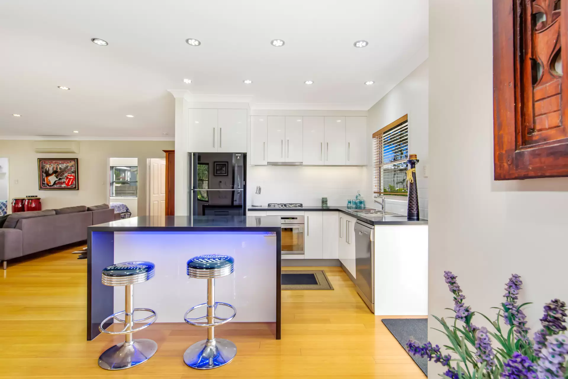 11 Waterview Avenue, Wynnum Sold by Queensland Sotheby's International Realty - image 1