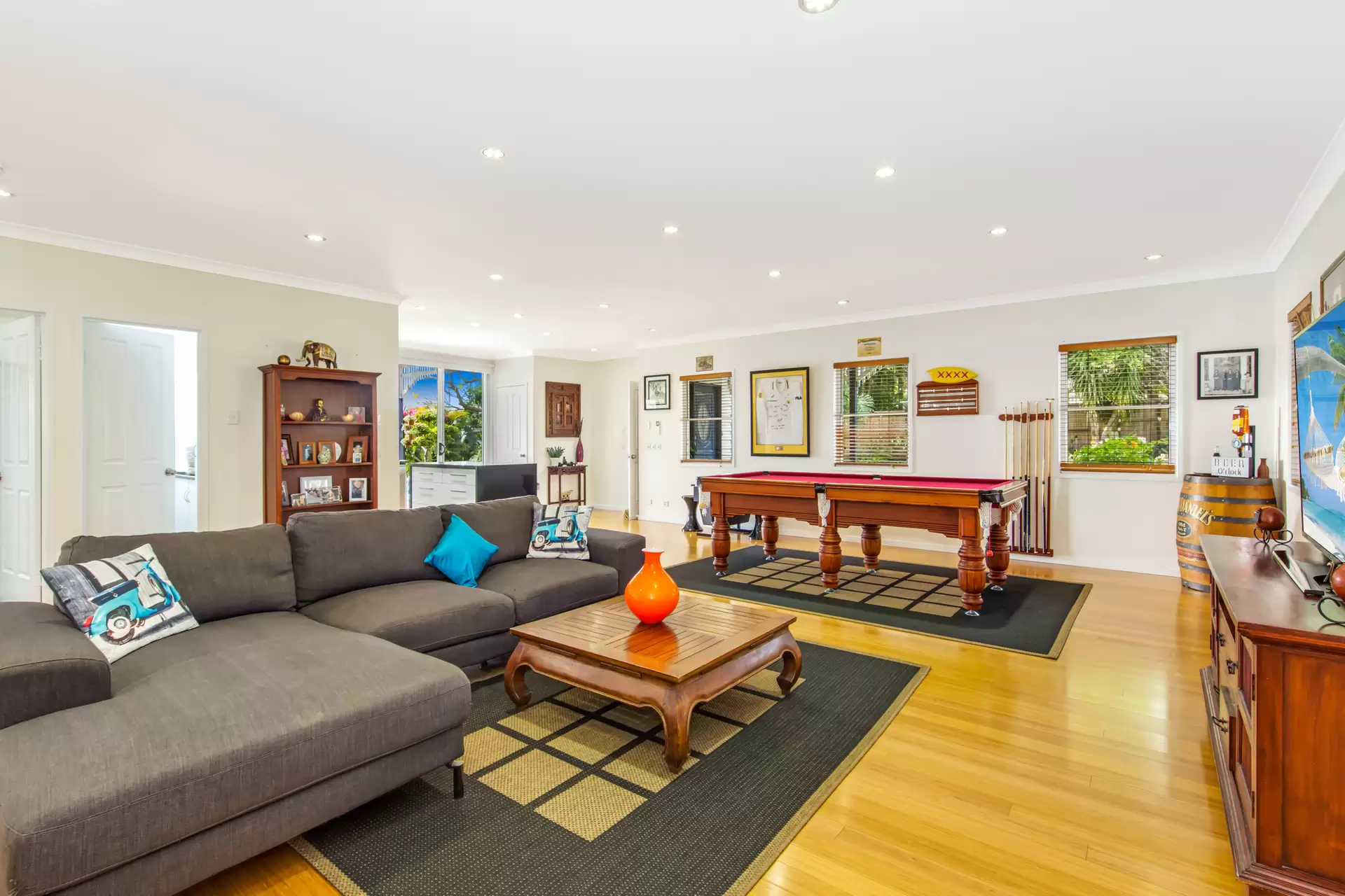 11 Waterview Avenue, Wynnum Sold by Queensland Sotheby's International Realty - image 1