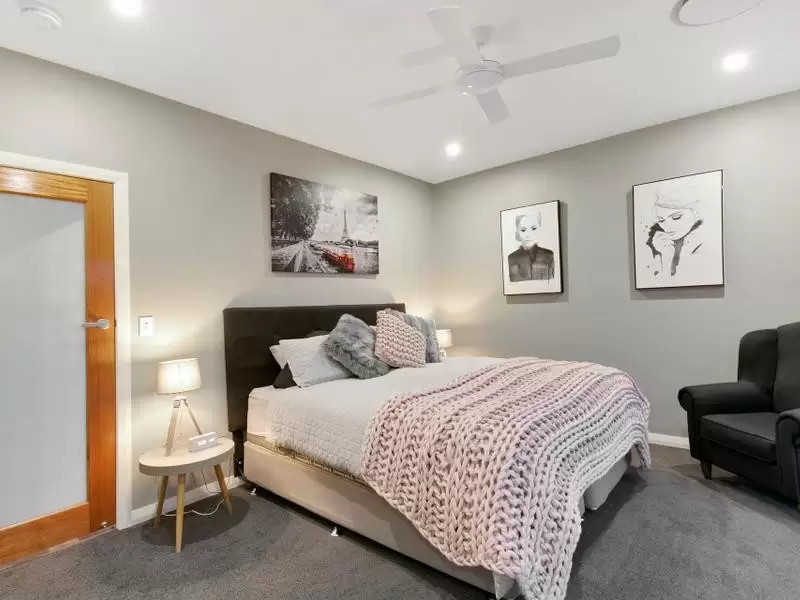 7 Castling Street, Stafford Sold by Queensland Sotheby's International Realty - image 1