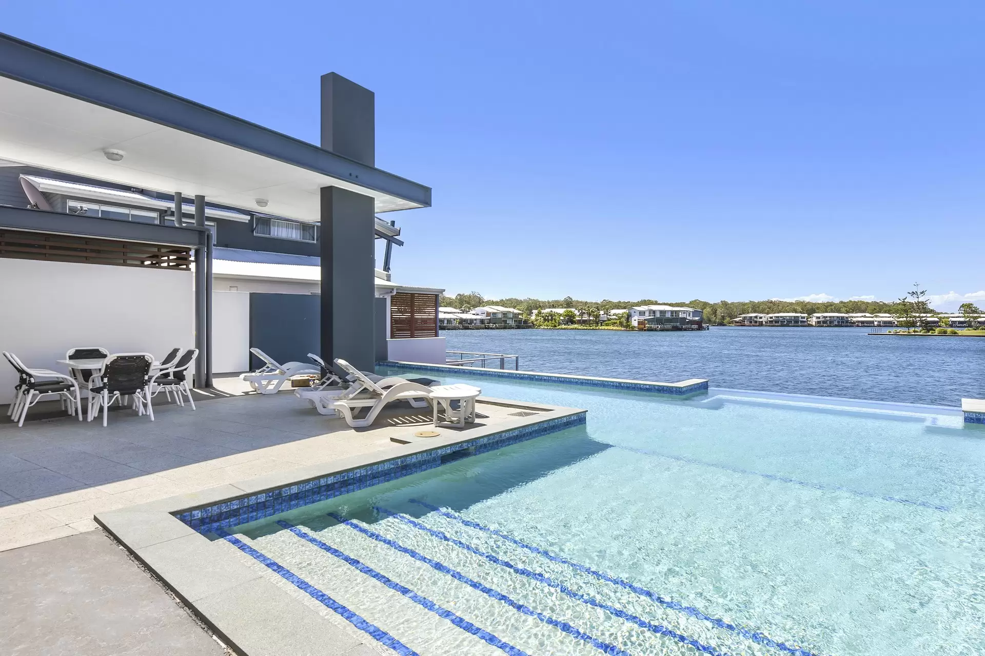 88/181 Lae Drive, Coombabah Sold by  - image 1